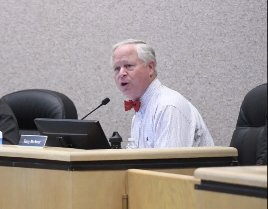 Terry McAteer speaking from the dais as a Nevada County Planning Commissioner